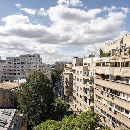 Spacious And Cozy Apartment In Central Boekarest Buitenkant foto