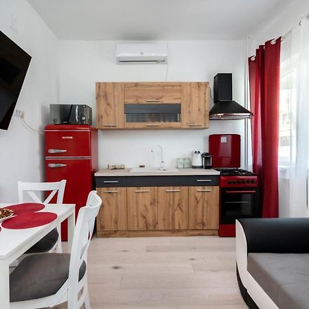 Spacious And Cozy Apartment In Central Boekarest Buitenkant foto
