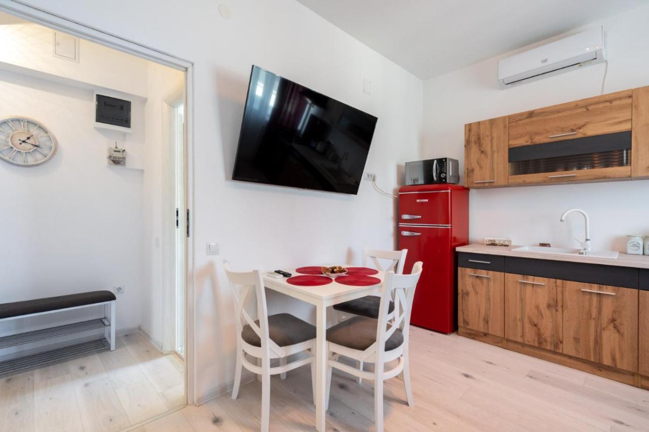 Spacious And Cozy Apartment In Central Boekarest Buitenkant foto