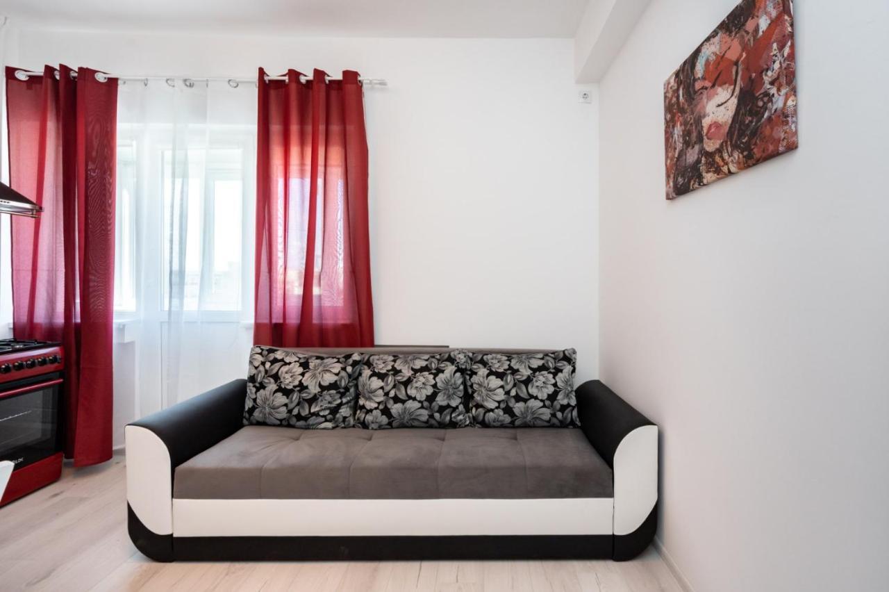 Spacious And Cozy Apartment In Central Boekarest Buitenkant foto