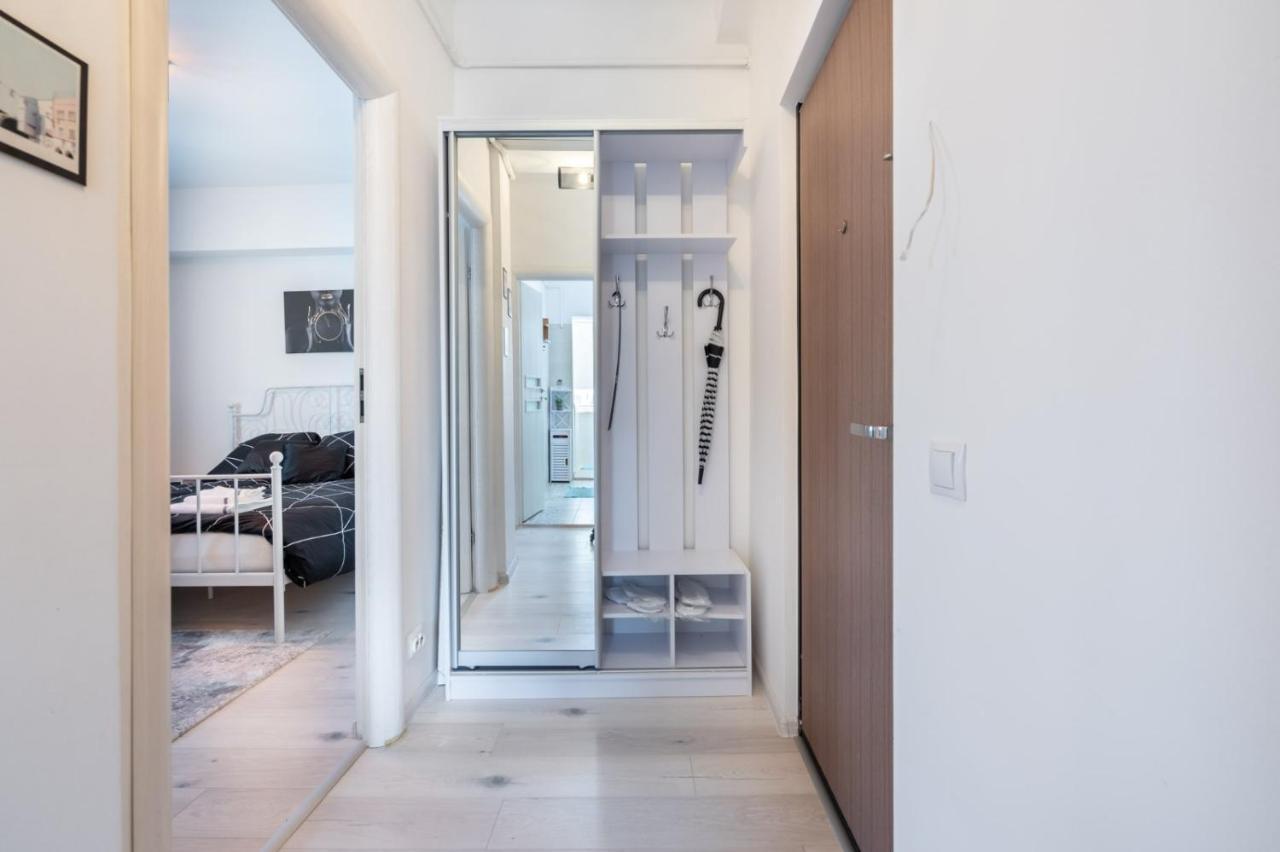 Spacious And Cozy Apartment In Central Boekarest Buitenkant foto