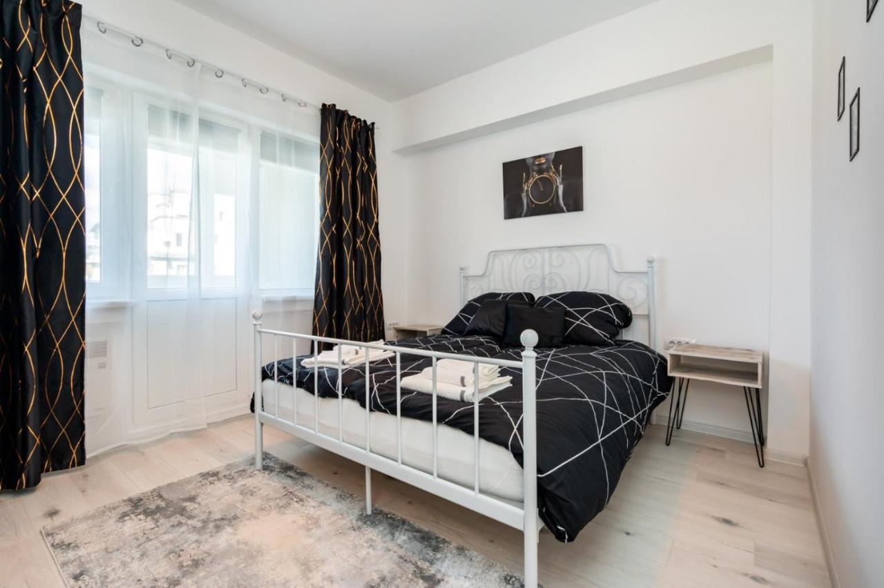 Spacious And Cozy Apartment In Central Boekarest Buitenkant foto