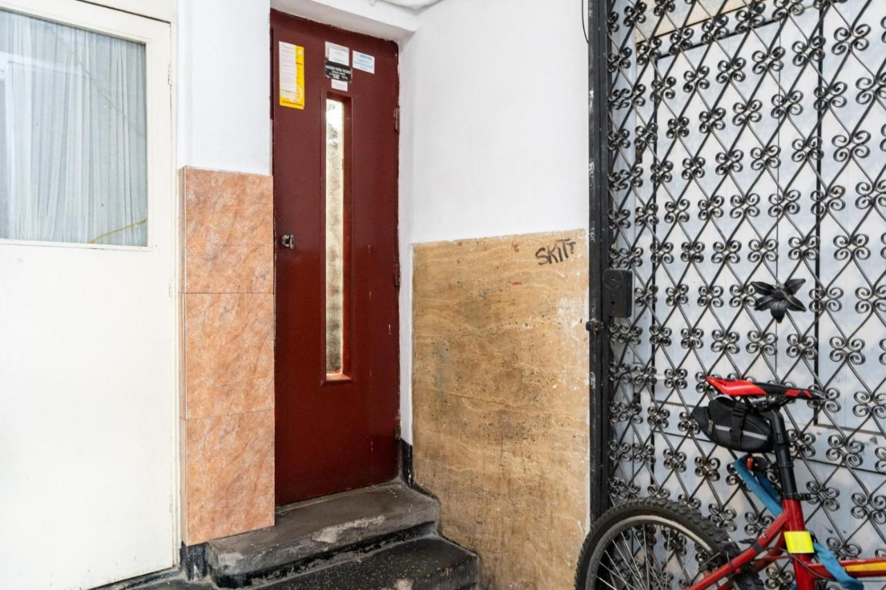 Spacious And Cozy Apartment In Central Boekarest Buitenkant foto