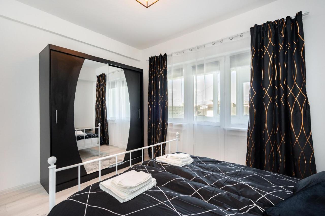 Spacious And Cozy Apartment In Central Boekarest Buitenkant foto